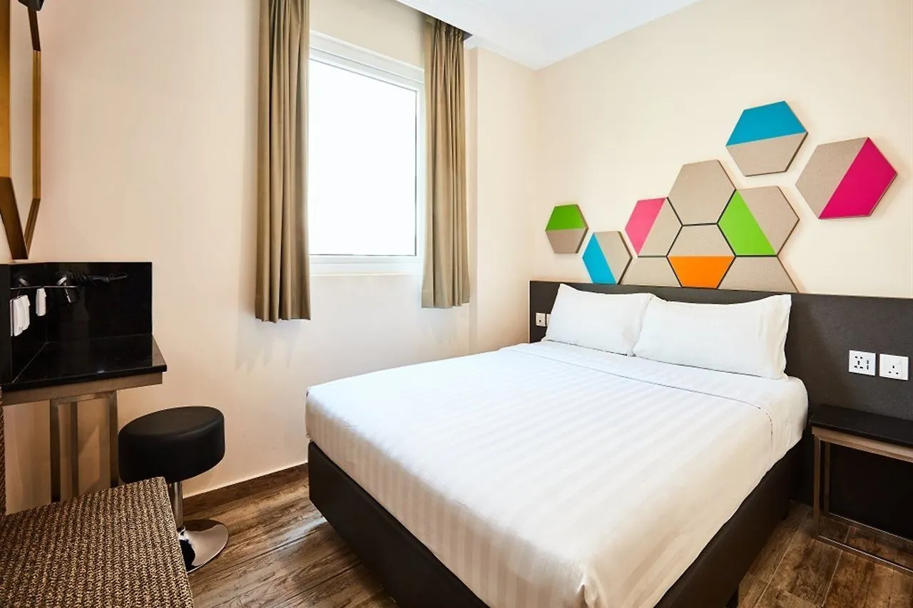 Ibis Budget Singapore Emerald 2*,